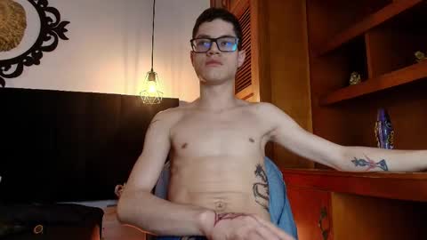  W O L F  online show from April 13, 11:22 am