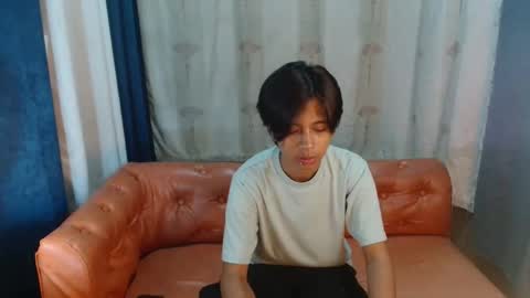 x_lee06 online show from February 11, 12:32 pm