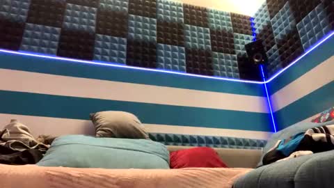 xeenooz online show from October 29, 4:04 am