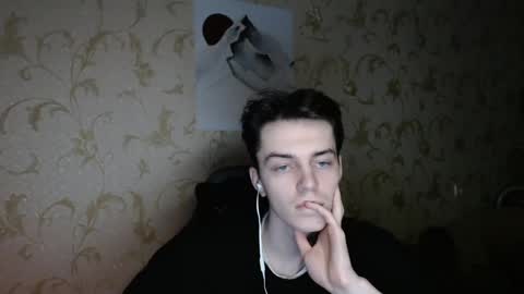 traqqq online show from April 22, 8:35 pm