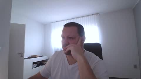 Eddi online show from December 18, 10:19 am