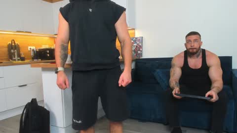     online show from December 8, 4:28 pm