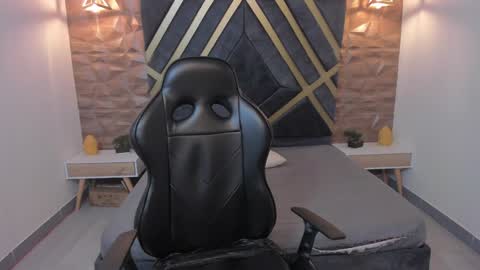 YEIKO ROMERO online show from February 4, 5:23 pm