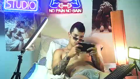 yeisoncastellanos1999 online show from October 5, 1:31 am