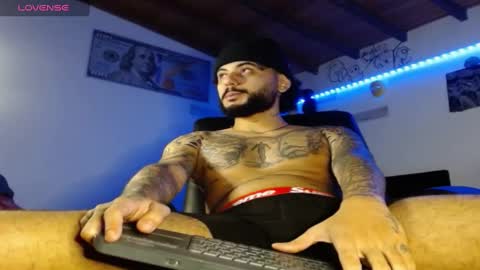 Snapshot of yio__cohen chatting on December 10, 2:35 am yio cohen online show from December 10, 2:35 am