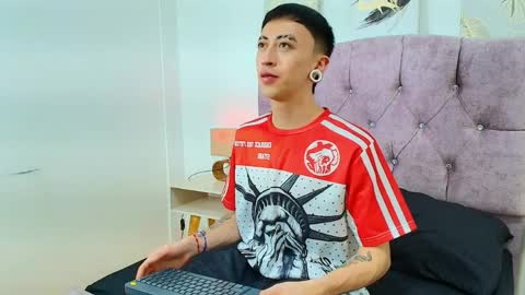 Yoshua Smith online show from March 28, 7:25 pm