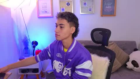 yulian_vasquez online show from November 7, 1:14 pm