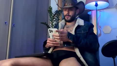 Snapshot of yulianpereira25 chatting on January 4, 9:32 am yulian 2811 online show from January 4, 9:32 am