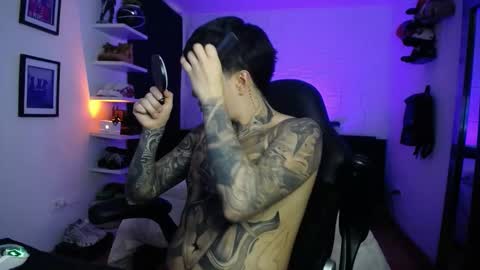 zac_muller1 online show from March 2, 10:17 pm