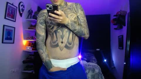 zac_muller1 online show from November 11, 5:34 am