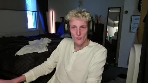 zacbro_99 online show from June 23, 1:43 am