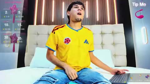 zack23__ online show from July 4, 3:31 am