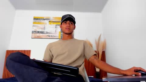 Zander online show from April 20, 1:57 pm