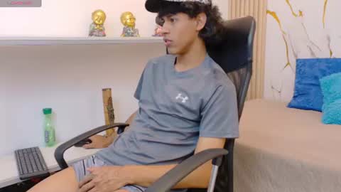 zayn_fox32 online show from June 15, 7:06 pm