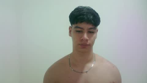 zeus_183 online show from April 4, 3:14 am