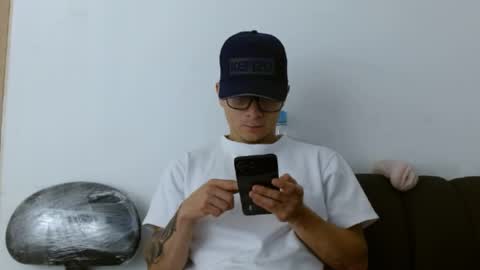 zeus online show from June 1, 7:58 pm