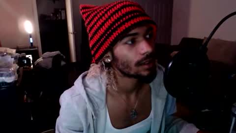 Snapshot of zylr chatting on October 24, 6:15 am mixedtwinklol online show from October 24, 6:15 am