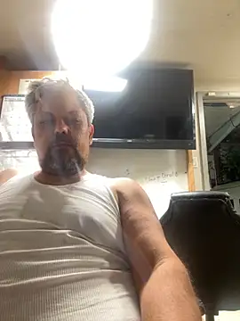 Snapshot of tank32s chatting on September 10, 4:44 am tank32s online show from September 10, 4:44 am