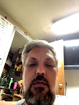 Snapshot of tank32s chatting on September 19, 7:20 am tank32s online show from September 19, 7:20 am