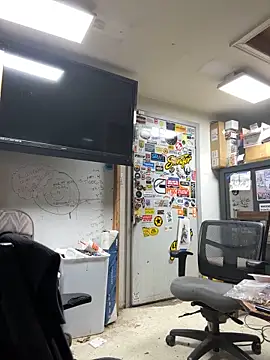 Snapshot of tank32s chatting on December 26, 7:24 am tank32s online show from December 26, 7:24 am