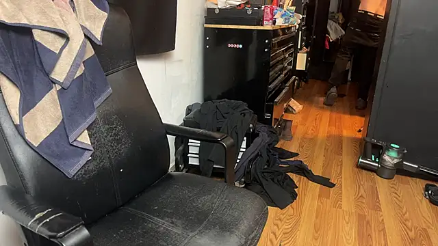 leanjamesdean online show from April 5, 5:04 am