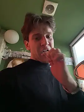 ETHAN MOORE online show from October 28, 1:35 pm