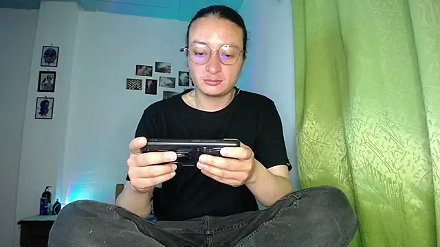 monkeywillwhite online show from November 28, 2:04 am