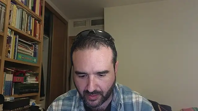 Snapshot of curiosillo83 chatting on October 21, 2:31 pm curiosillo83 online show from October 21, 2:31 pm