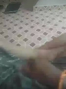 Snapshot of deshifuckers chatting on January 25, 2:26 am deshifuckers online show from January 25, 2:26 am