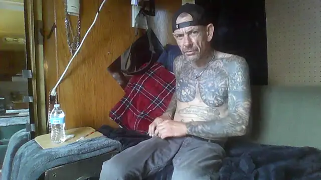 deepstroker42071 online show from April 7, 8:31 pm