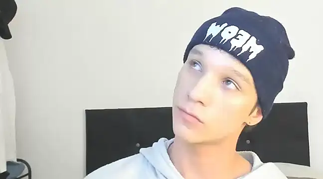 angelcortes online show from December 4, 7:23 pm