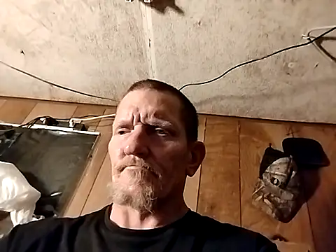 Snapshot of budweiser666 chatting on March 4, 10:57 am budweiser666 online show from March 4, 10:57 am