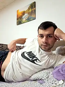 Snapshot of hornny1995 chatting on December 28, 5:46 pm hornny1995 online show from December 28, 5:46 pm