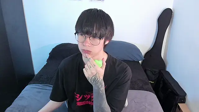 Aventure Twinks online show from April 22, 9:30 pm