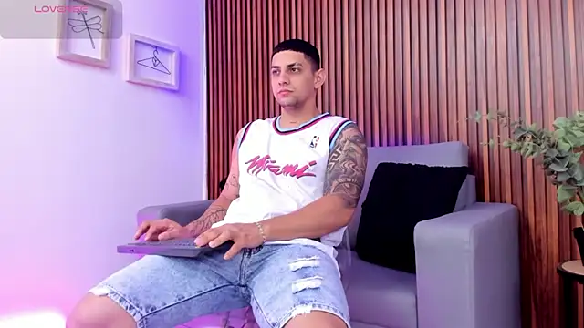 Alex cute77 online show from April 10, 1:07 pm