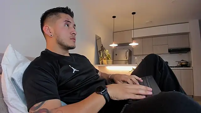 Snapshot of Chriskyle_ chatting on December 3, 11:10 am Chriskyle  online show from December 3, 11:10 am