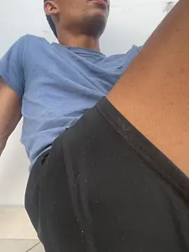 Aaronblack1  online show from April 18, 9:15 pm