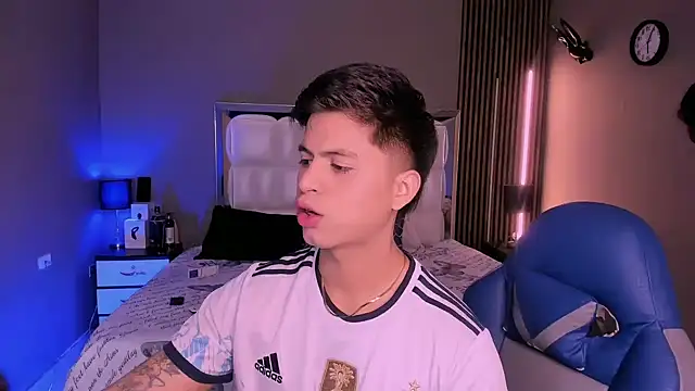 Niicky1  online show from March 8, 8:35 pm