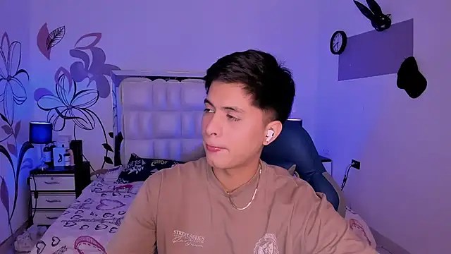 Niicky1  online show from December 12, 9:26 pm