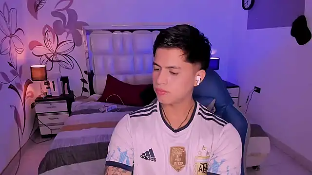 Niicky1  online show from December 6, 9:24 pm