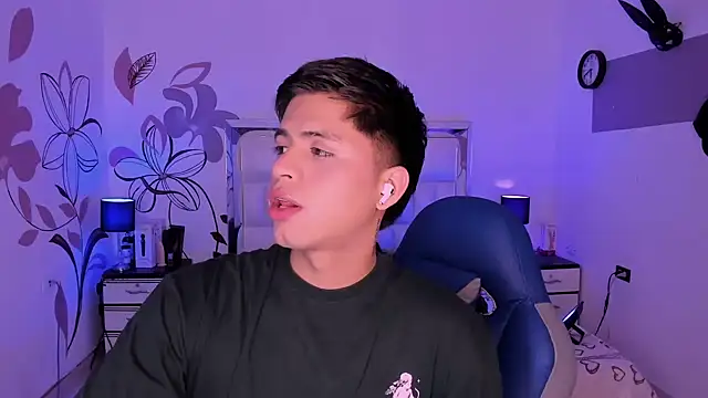 Niicky1  online show from December 14, 9:02 pm