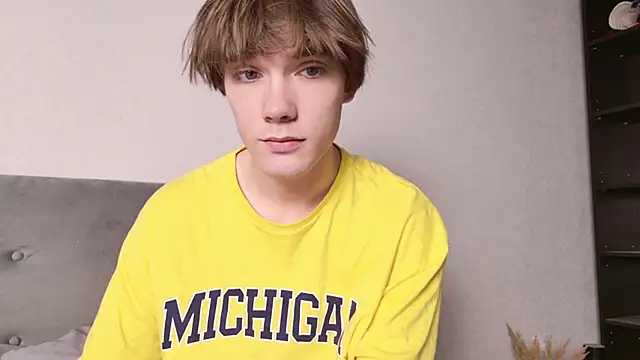 callmenineoneseven online show from October 30, 5:47 pm