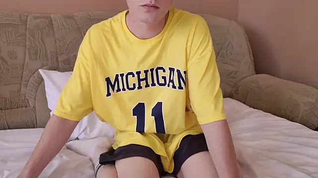 callmenineoneseven online show from September 9, 9:31 am