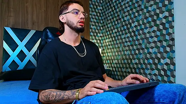 Michael magno online show from October 15, 6:37 pm