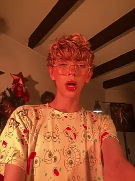 lyamthommpson online show from December 14, 2:07 am