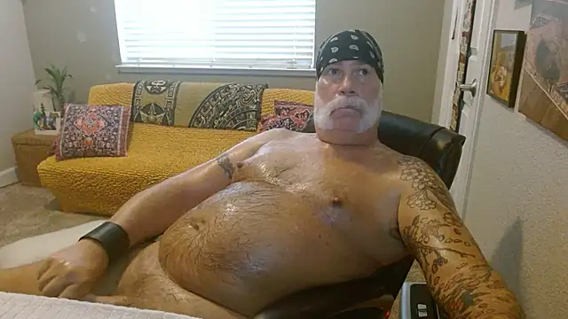 musclebearnips online show from September 26, 8:39 pm