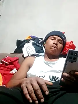 Snapshot of Moreno1813 chatting on February 8, 6:33 am Moreno1813 online show from February 8, 6:33 am