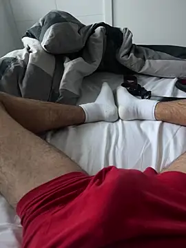 h0rnyguy001 online show from November 5, 7:43 am