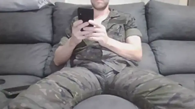 militar guapo online show from February 13, 6:13 pm