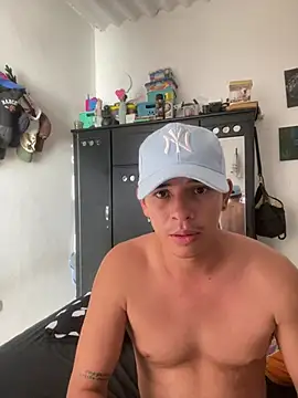 Twinscolom online show from June 2, 3:02 pm
